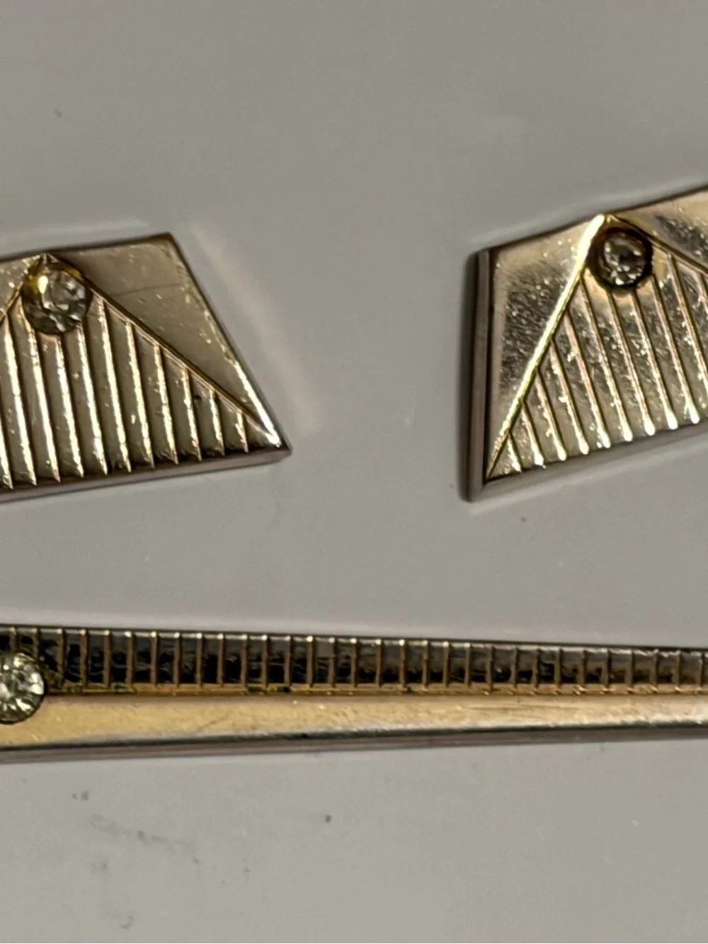 Gold-Tone Geometric Cuff Links Set with Tie Bar